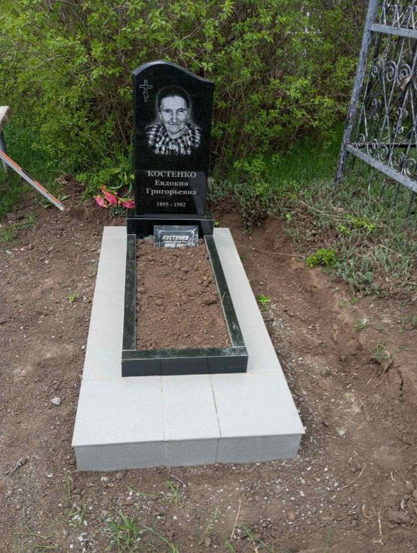 Памятник Вертикальный - Гранит 
