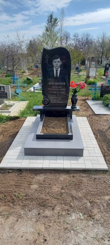 Памятник Вертикальный - Гранит 